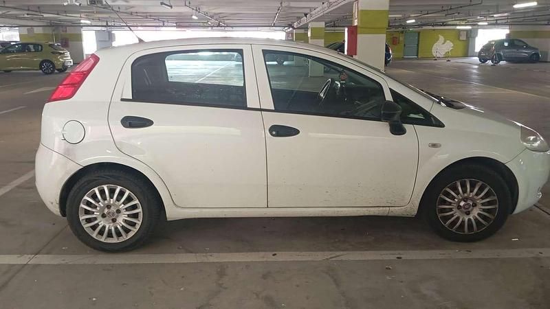 Usata Fiat Grande Punto Active 75 CV (55 kW) 2012 Bianco Utilitaria