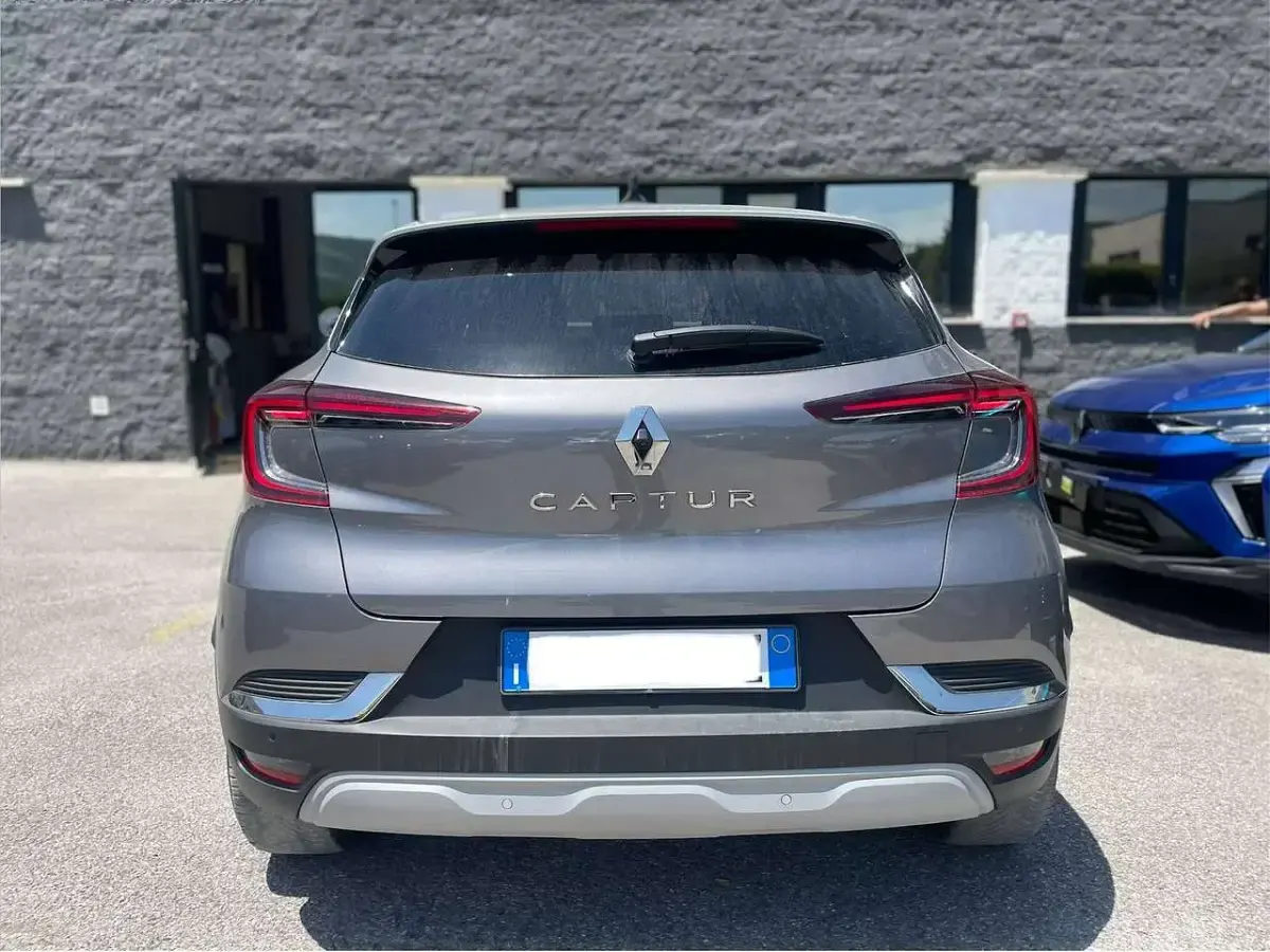 Usata Renault Captur Techno 90 CV (66 kW) 2024 Grigio SUV