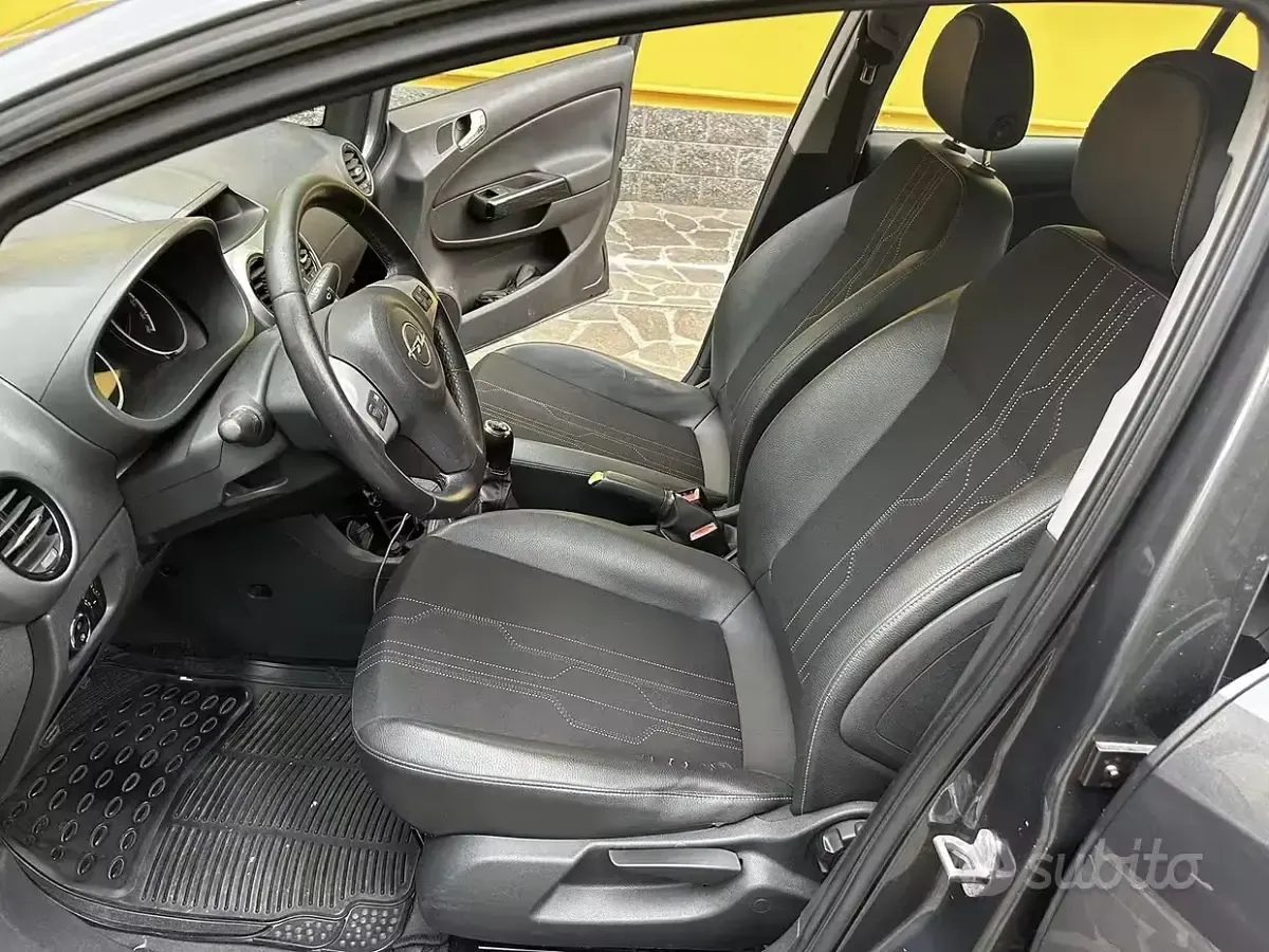 Usata Opel Corsa Edition 86 CV (63 kW) 2012 Grigio Utilitaria