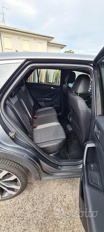 Usata VW T-Roc R-line 150 CV (110 kW) 2019 Grigio SUV