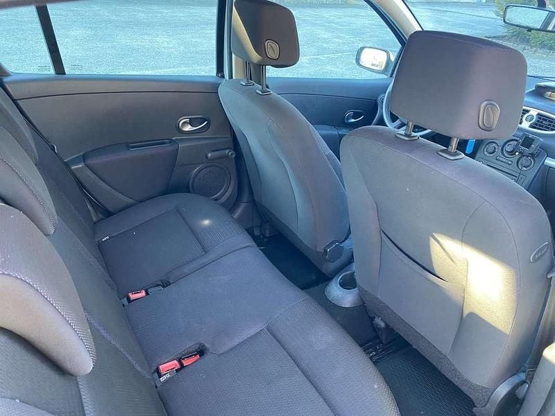 Usata Renault Clio II Dynamique 75 CV (55 kW) 2006 Argento Berlina