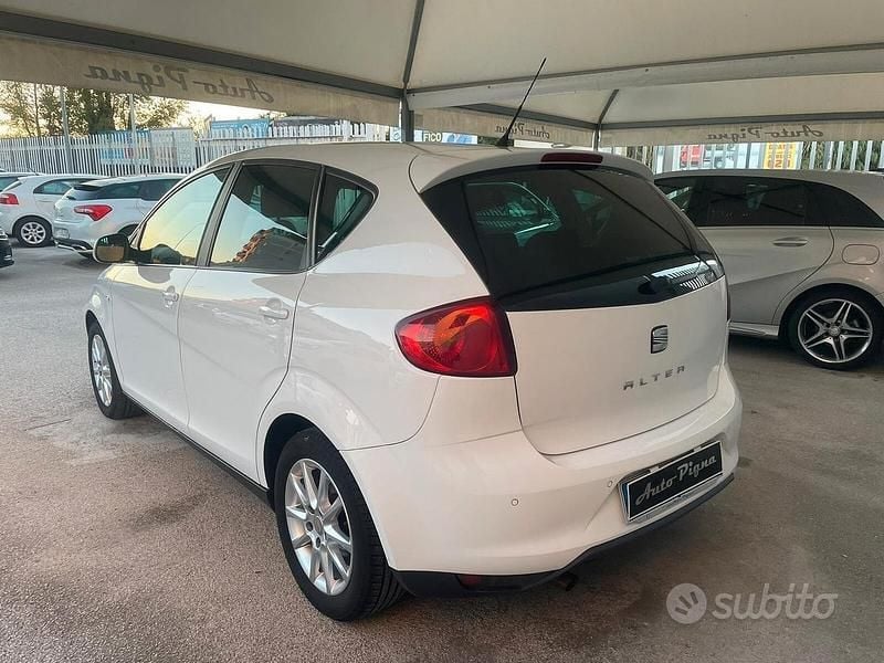 Usata Seat Altea Style 105 CV (77 kW) 2012 Bianco Monovolume