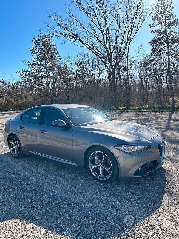 Käytetty Alfa Romeo Giulia Super 180 HP (132 kW) 2017 Sedan