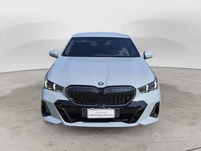 Usata BMW 520 M Sport 197 CV (144 kW) 2025 Grigio Berlina