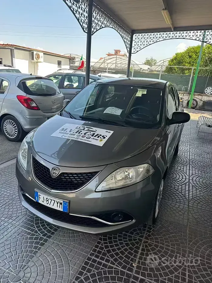 Usata Lancia Ypsilon Silver 69 CV (50 kW) 2017 Grigio Utilitaria