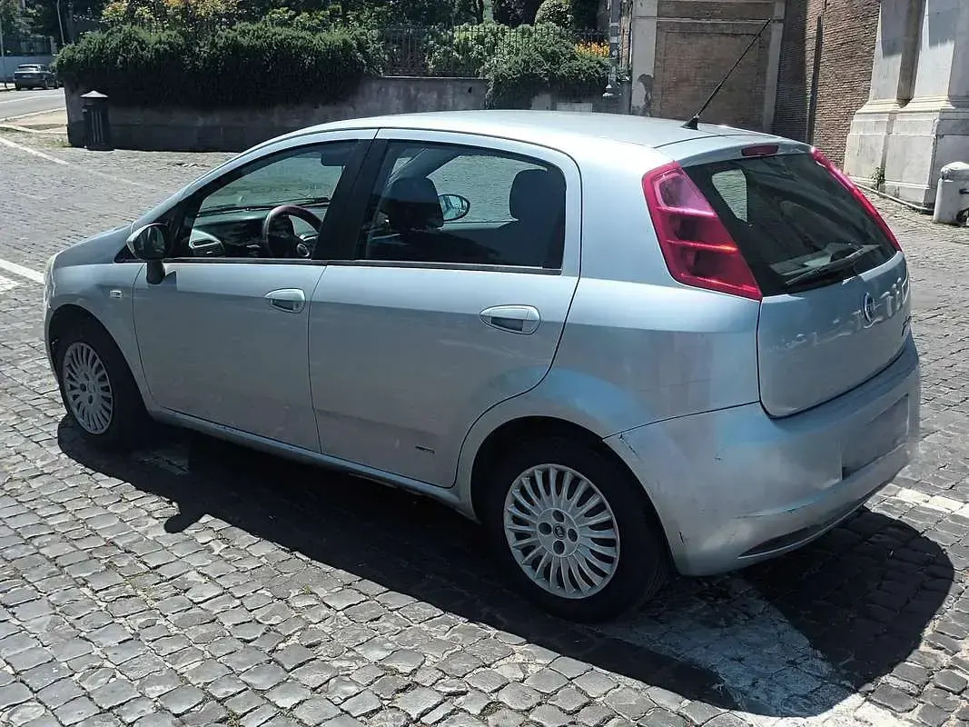 Usata Fiat Grande Punto Active 77 CV (56 kW) 2007 Argento Utilitaria