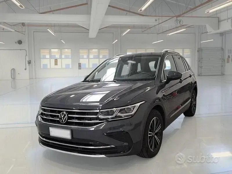 Usata VW Tiguan Elegance 149 CV (109 kW) 2024 Grigio SUV