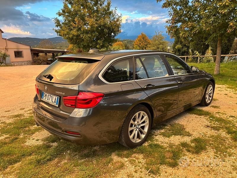 Usata BMW 320 Advantage 190 CV (139 kW) 2017 Grigio Berlina