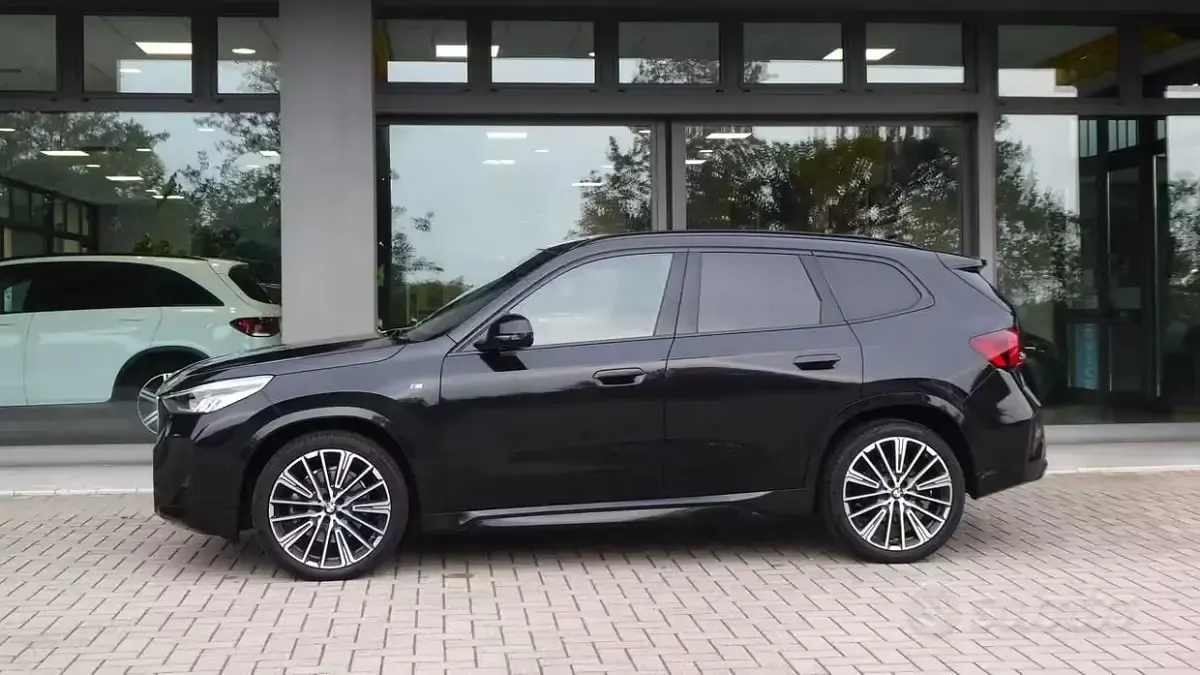 Usata BMW X1 M Sport 204 CV (150 kW) 2023 Saphirschwarz SUV