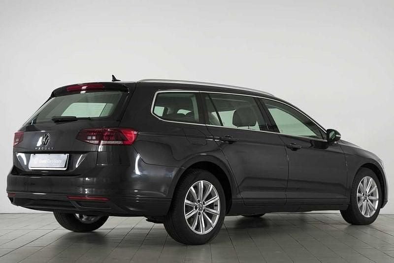 Grigio Usata 2023 VW Passat Business Station wagon | 30.800 € (Buon prezzo) - Immagine 1/3
