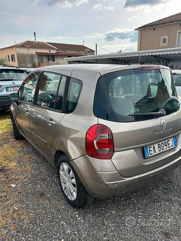 Usata Renault Modus Dynamique 85 CV (62 kW) 2010 Grigio Monovolume