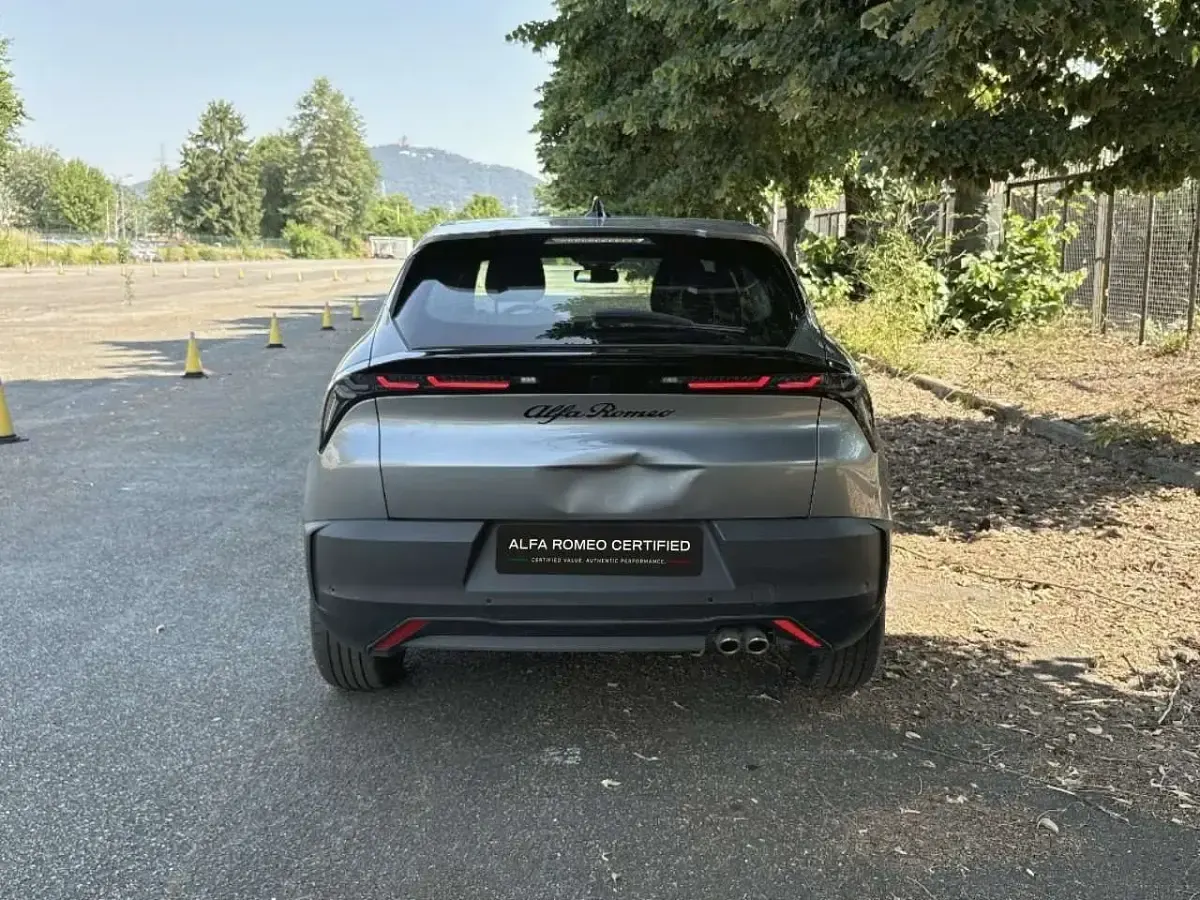 Usata Alfa Romeo Junior 145 CV (106 kW) 2025 Grigio SUV