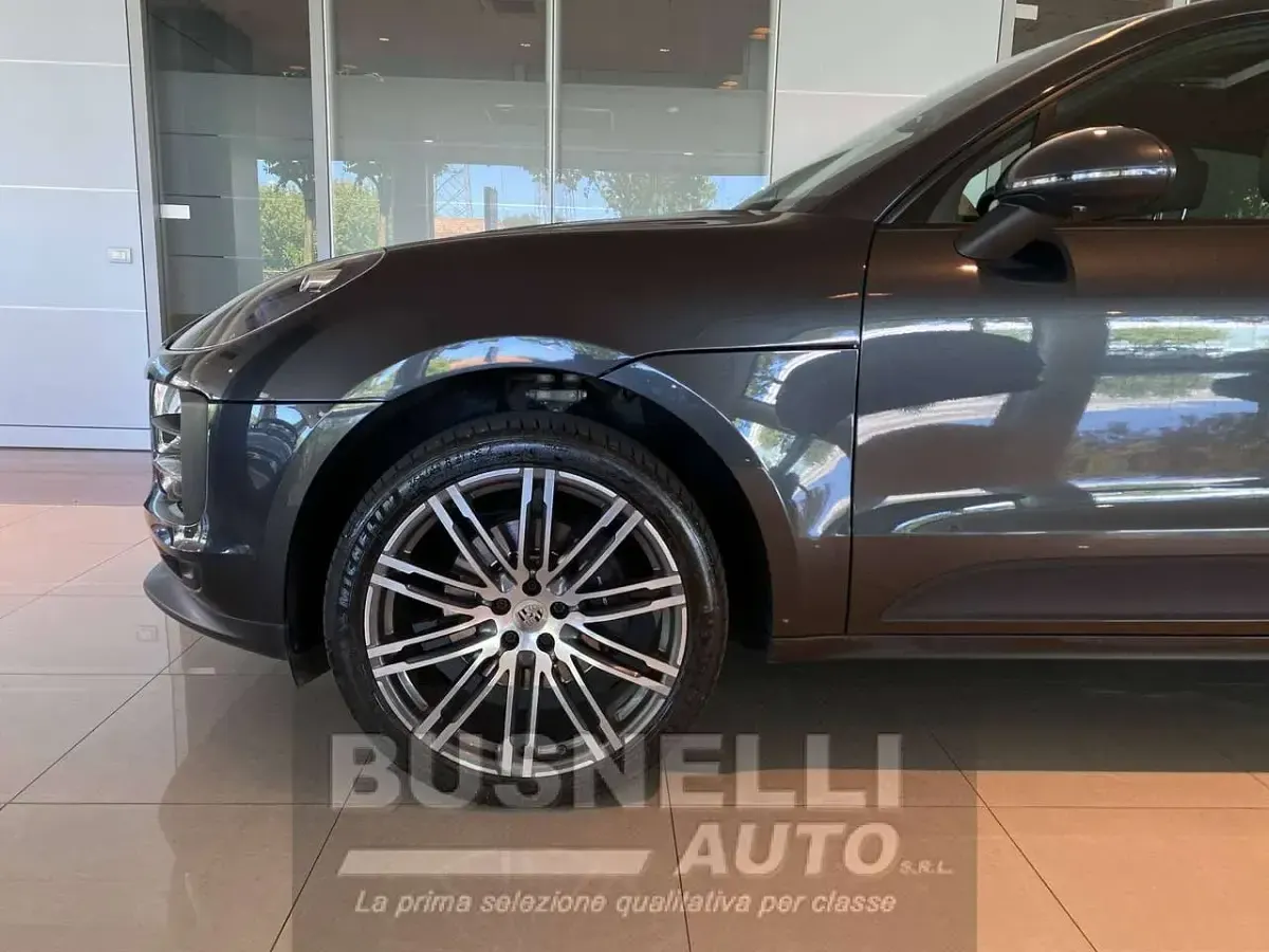 Usata Porsche Macan 245 CV (180 kW) 2019 Grigio vulcano SUV