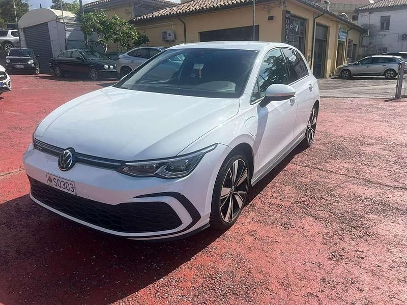 Bianco Usata 2021 VW Golf GTE Tre volumi | 22.200 € (Ottimo prezzo) - Immagine 1/4