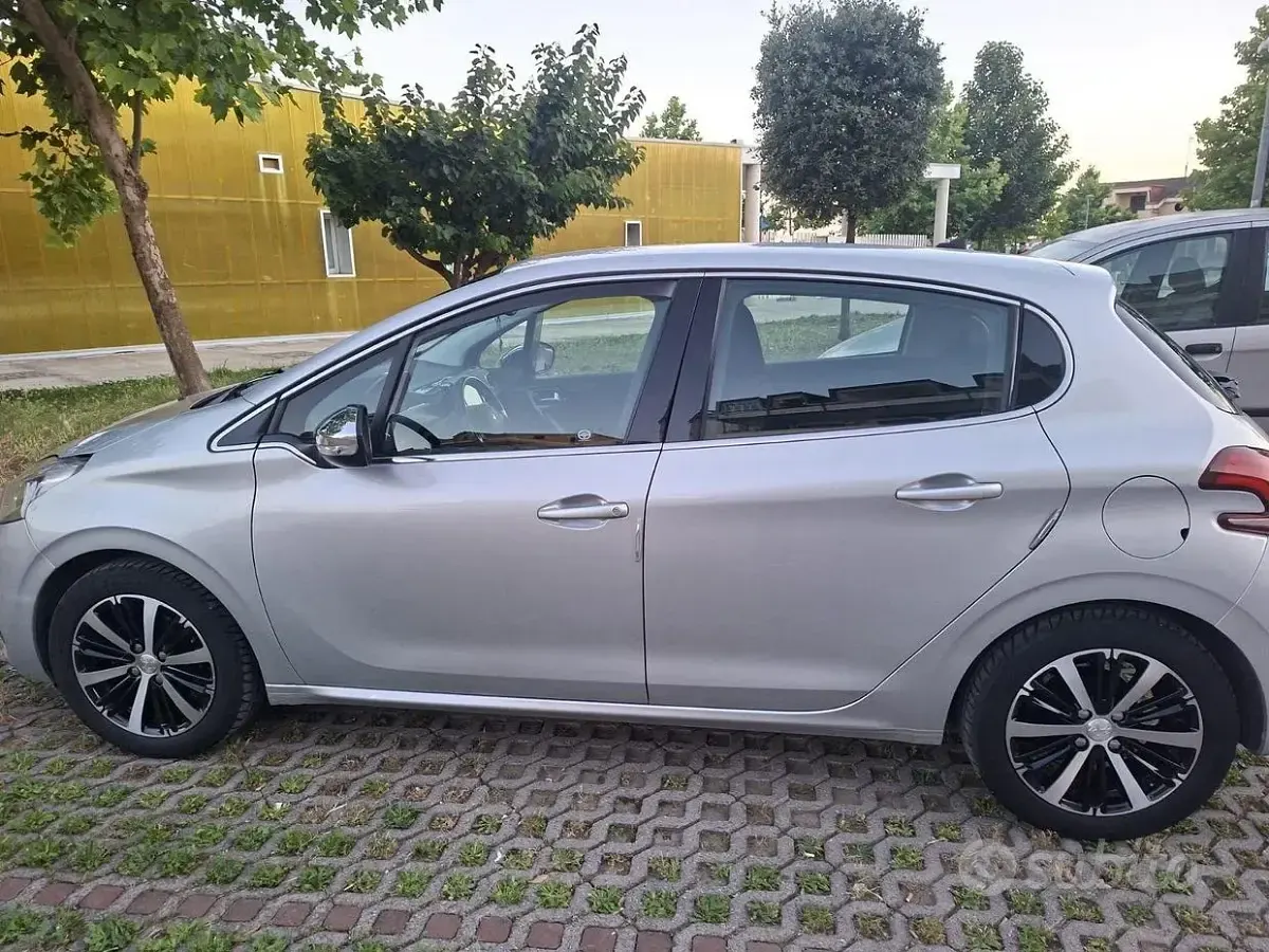 Usata Peugeot 208 82 CV (60 kW) 2018 Grigio Utilitaria