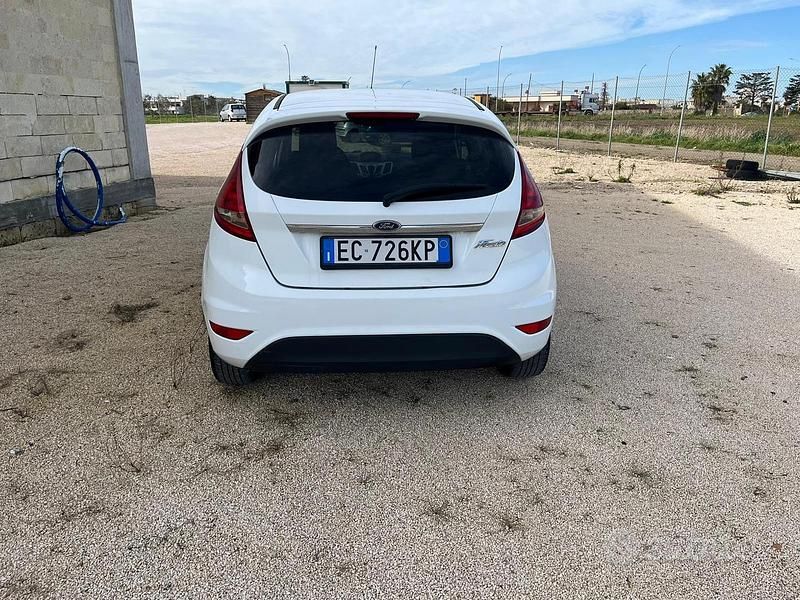 Usata Ford Fiesta 2010 Bianco Utilitaria
