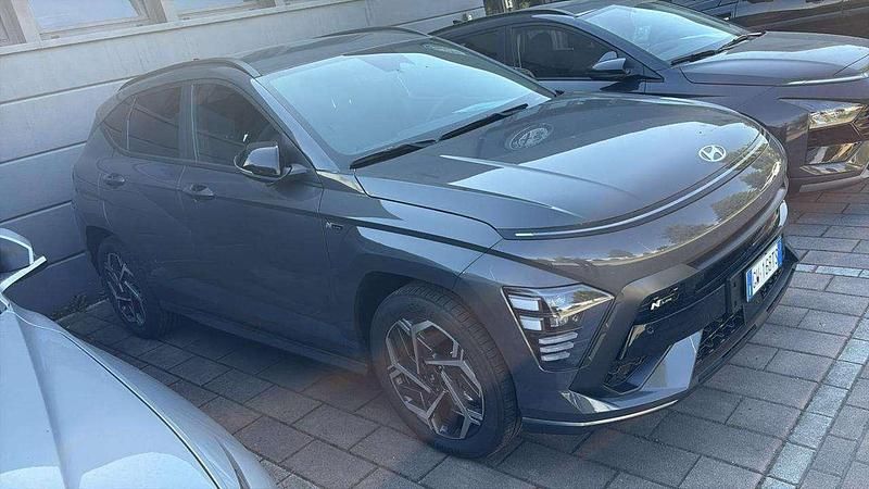 Grigio scuro Nuova 2025 Hyundai Kona N Line SUV | 29.500 € (Buon prezzo) - Immagine 1/4