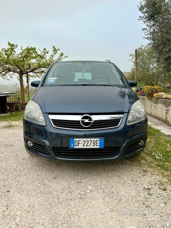 Usato 2007 Opel Zafira Benzin (2.500 €)