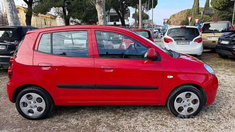 Usata Kia Picanto 59 CV (43 kW) 2009 Rosso Utilitaria