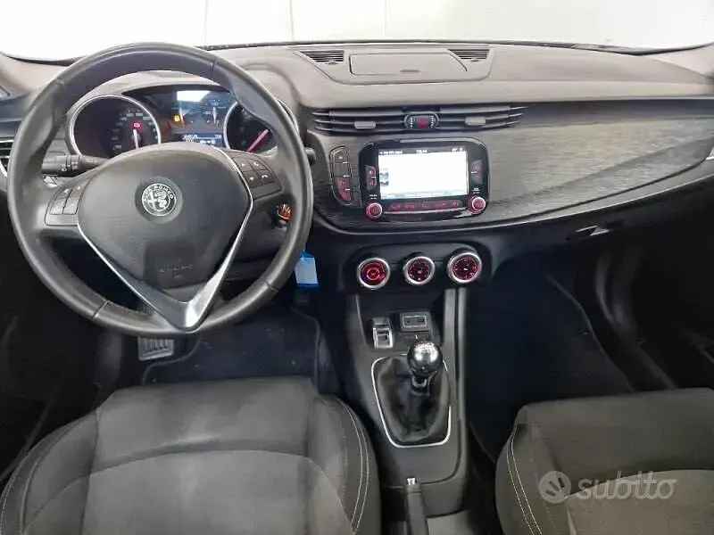 Usata Alfa Romeo Giulietta Tech Edition 120 CV (88 kW) 2020 Nero Utilitaria