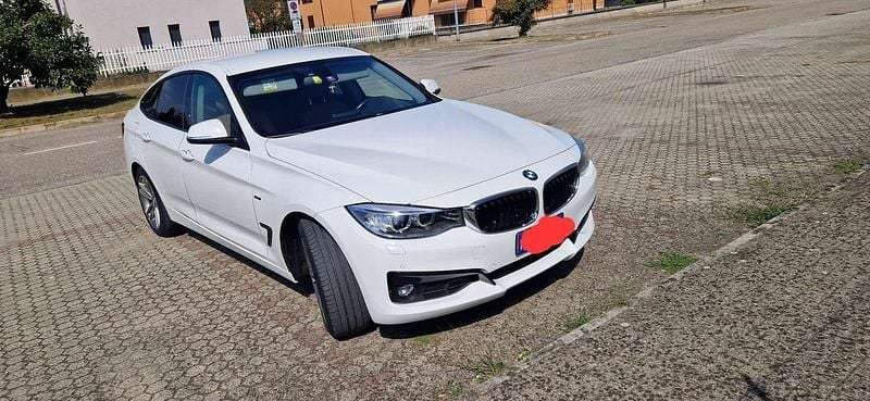 Usata BMW 318 Gran Turismo 143 CV (105 kW) 2016 Bianco Berlina