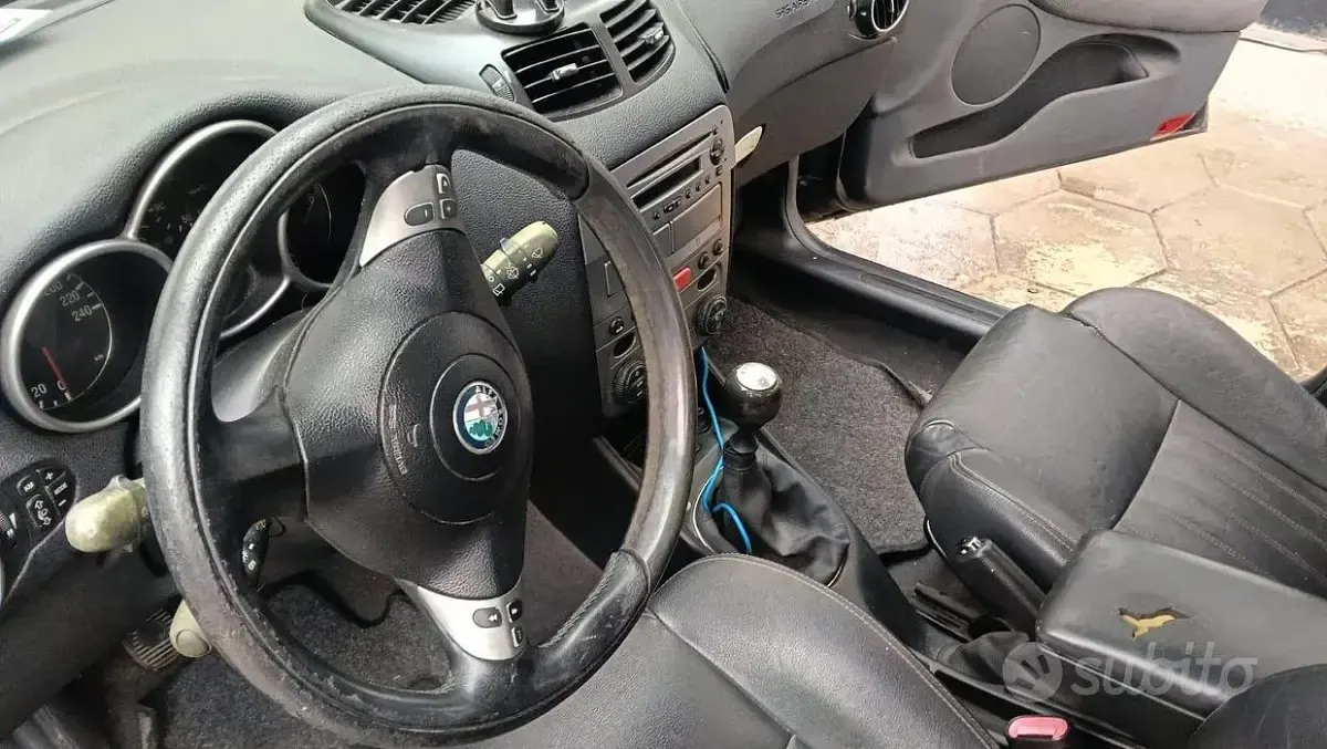 Usata Alfa Romeo 147 140 CV (102 kW) 2003 Nero Utilitaria
