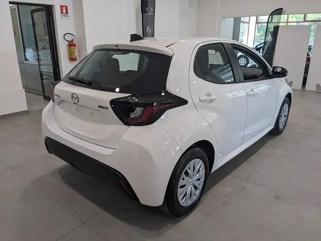 Nuova Mazda 2 116 CV (85 kW) 2026 Lunar white Utilitaria