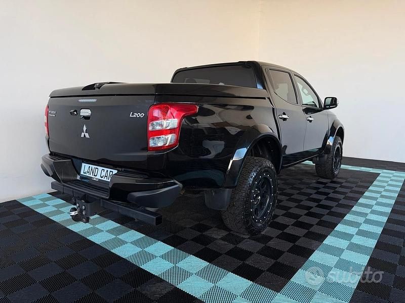 Usata Mitsubishi L200 Intense 181 CV (133 kW) 2016 Nero Pick-up