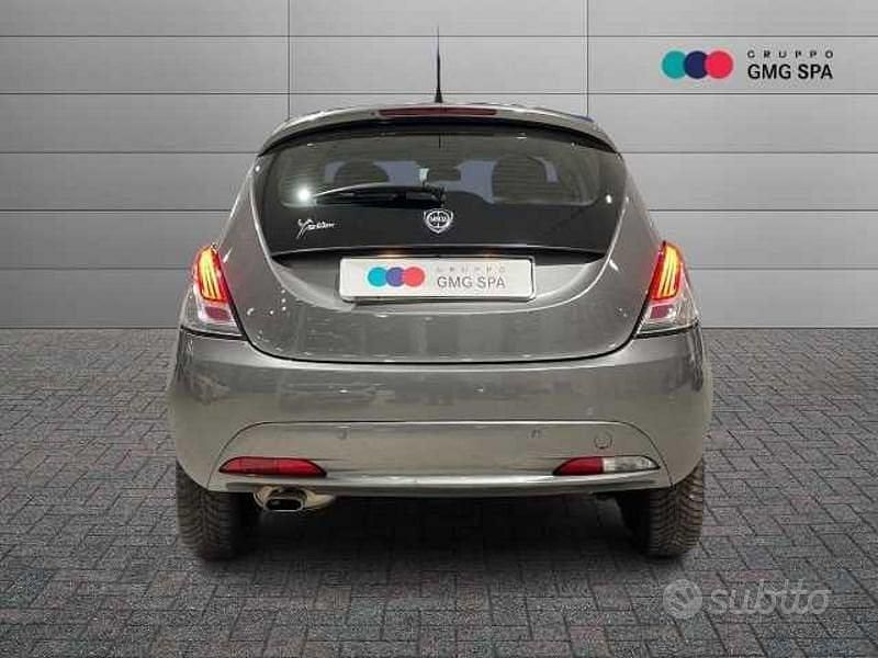 Usata Lancia Ypsilon Gold 69 CV (50 kW) 2017 Grigio Utilitaria
