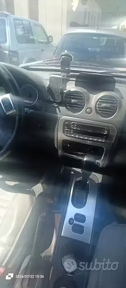 Usata Jeep Cherokee 163 CV (119 kW) 2005 Grigio SUV