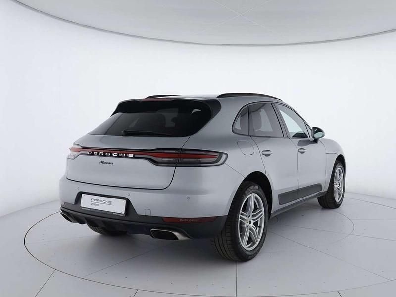 Usata Porsche Macan 245 CV (180 kW) 2021 Argento dolomite metallizzato SUV