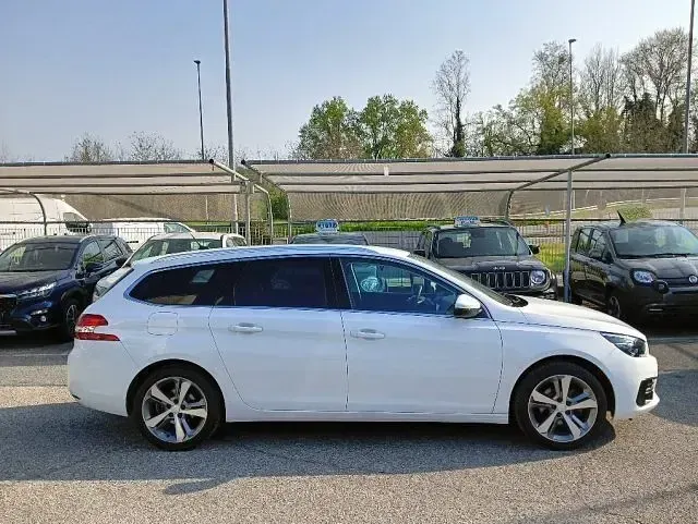 Usata Peugeot 308 Allure 131 CV (96 kW) 2020 Bianco pastello Station wagon