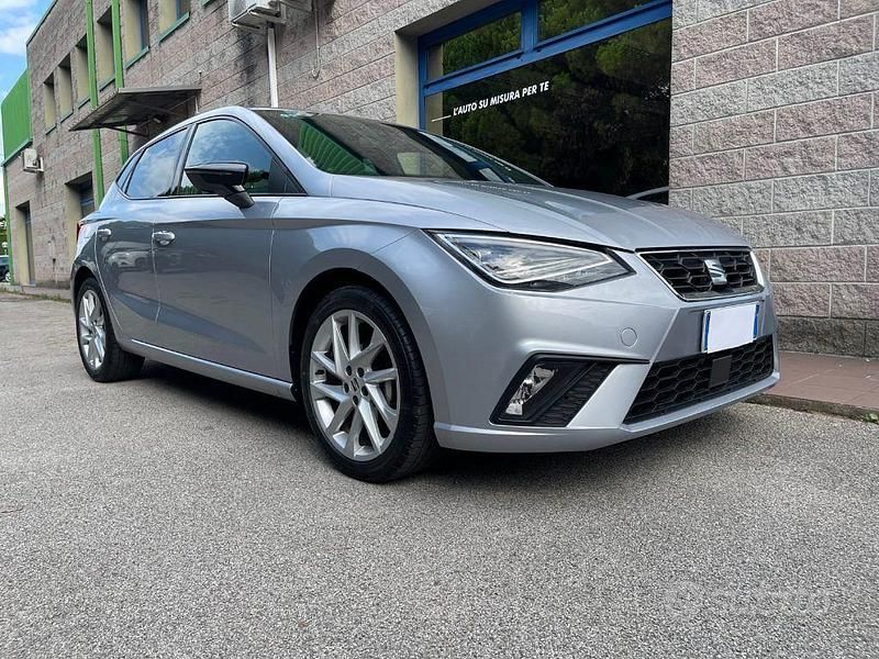 Argento Usata 2022 Seat Ibiza FR Tre volumi | 13.900 € (Buon prezzo) - Immagine 1/4