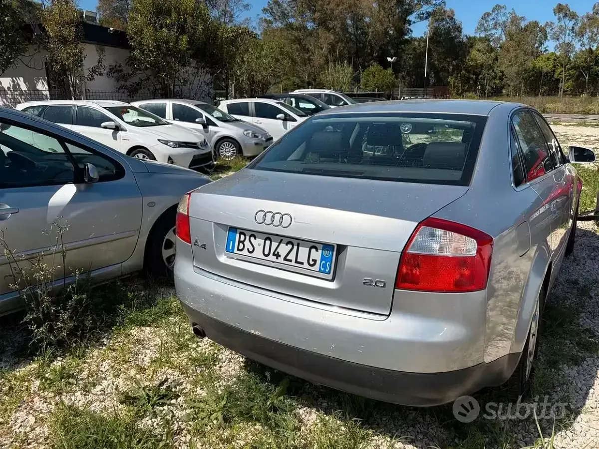 Usata Audi A4 131 CV (96 kW) 2001 Grigio Berlina