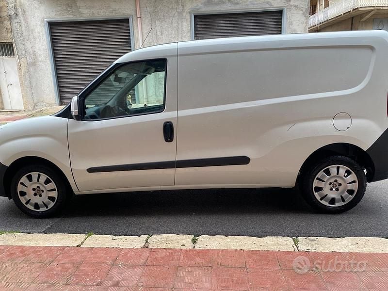Usata Fiat Doblò 90 CV (66 kW) 2013 Bianco Monovolume