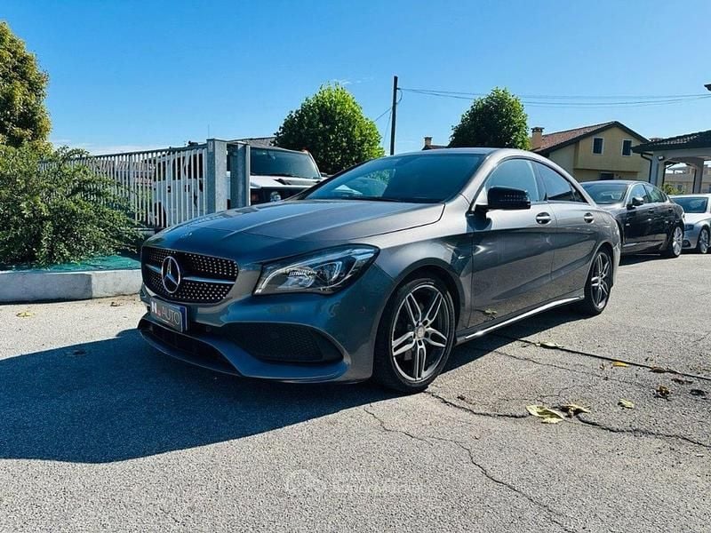 Grigio Usata 2017 Mercedes CLA220 Premium Tre volumi | 18.500 € (Buon prezzo) - Immagine 1/4