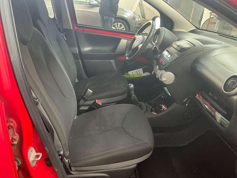 Usata Toyota Aygo Connect Style 68 CV (50 kW) 2013 Rosso Utilitaria