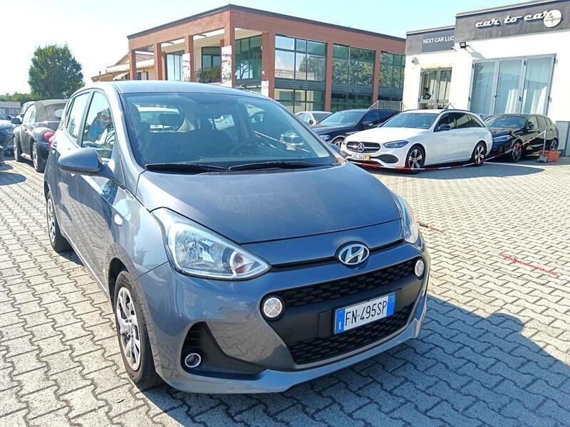 Grigio Usata 2018 Hyundai i10 Classic Due volumi | 7900 € (Buon prezzo) - Immagine 1/4