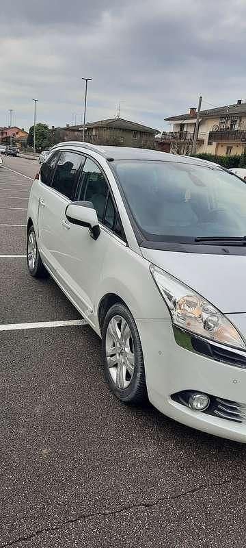 Usata Peugeot 5008 Premium 111 CV (81 kW) 2011 Station wagon