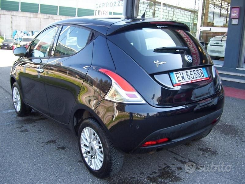 Usata Lancia Ypsilon Gold 85 CV (62 kW) 2014 Nero Utilitaria