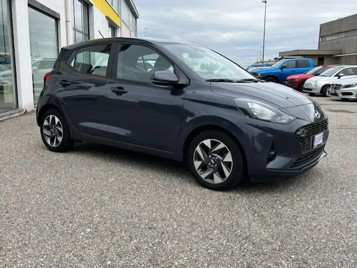 Usata Hyundai i10 63 CV (46 kW) 2024 Grigio Utilitaria