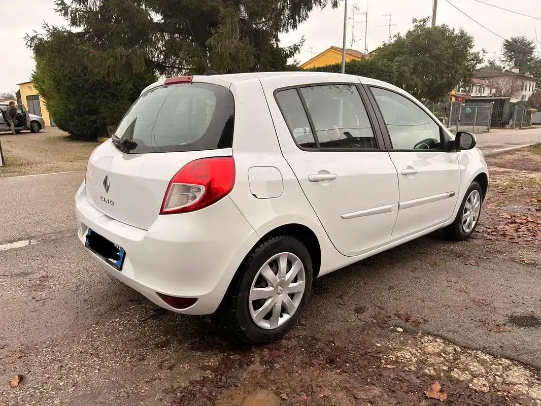 Second-hand Renault Clio IV Dynamique 75 CP (55 kW) 2012 Alb Hatchback