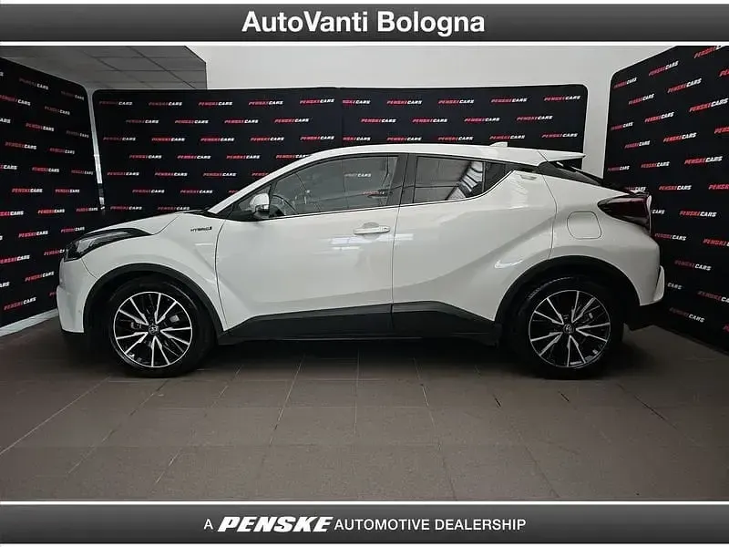 Usata Toyota C-HR Lounge 122 CV (89 kW) 2019 Bianco SUV