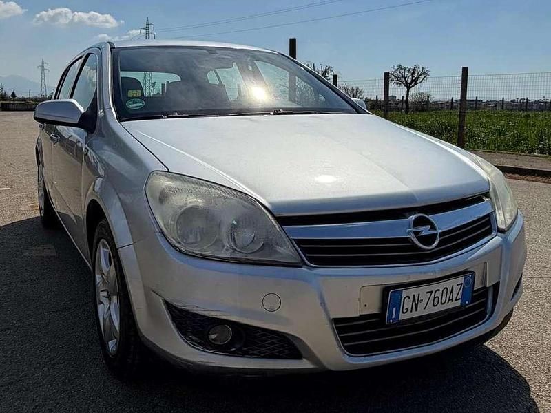 Usata Opel Astra Edition 116 CV (85 kW) 2007 Argento Berlina