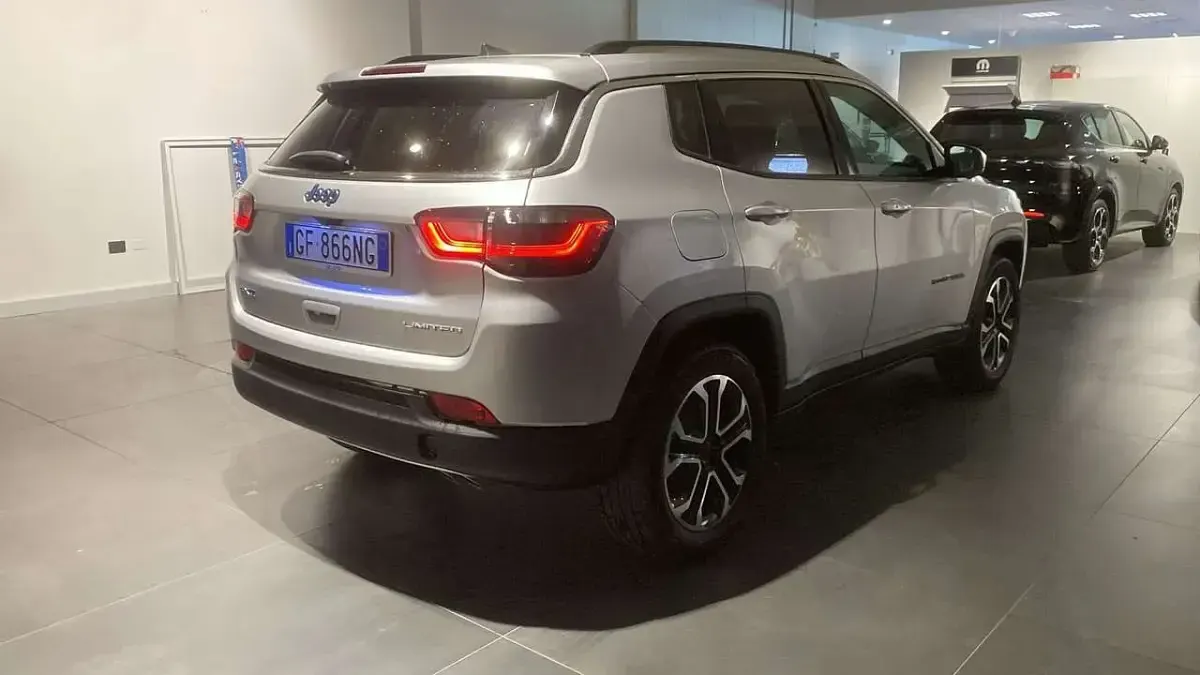 Usata Jeep Compass Limited 190 CV (139 kW) 2021 Argento SUV