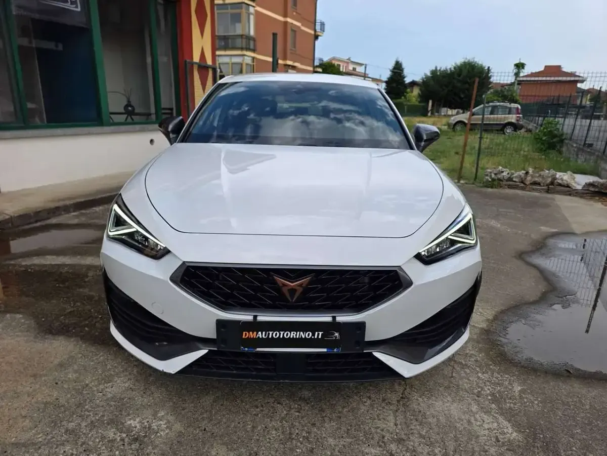 Usata Cupra Leon 150 CV (110 kW) 2024 Bianco Berlina