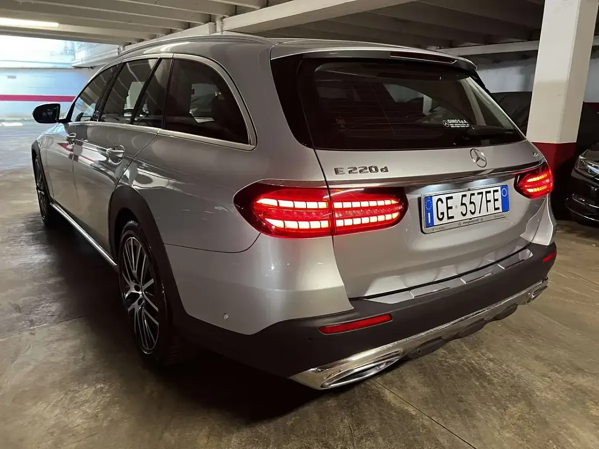 Usata Mercedes E220 All-Terrain 194 CV (142 kW) 2021 Argento Station wagon