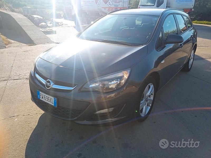 Usata Opel Astra 130 CV (95 kW) 2014 Grigio Berlina