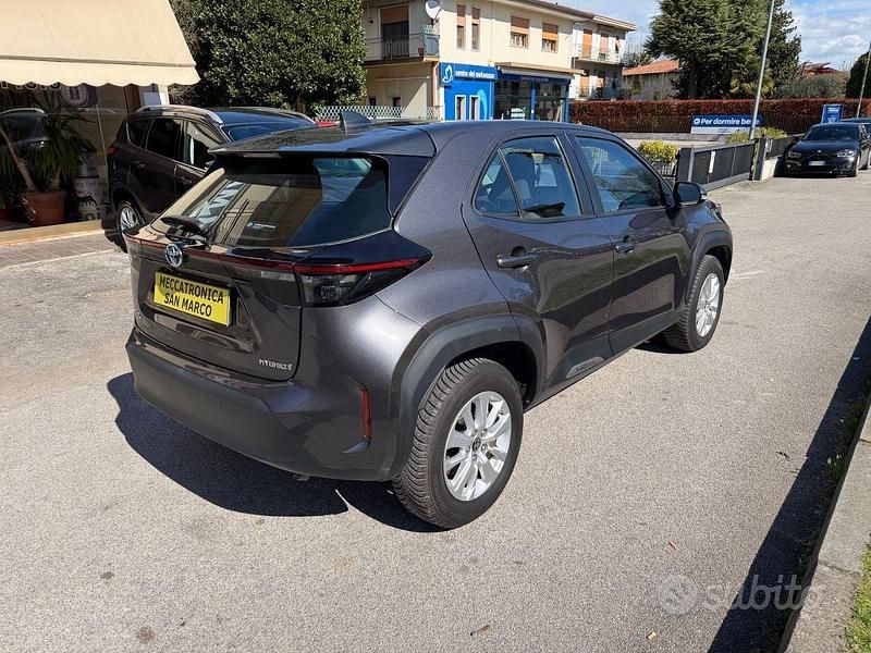 Usata Toyota Yaris Cross Active 116 CV (85 kW) 2021 Grigio chiaro SUV