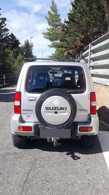 Usata Suzuki Jimny 85 CV (62 kW) 2006 Grigio SUV